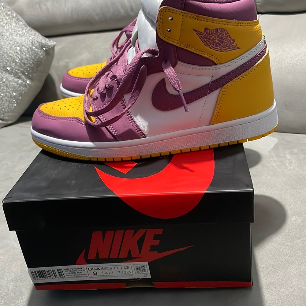 Men’s Brotherhood Jordan 1s. Size 8